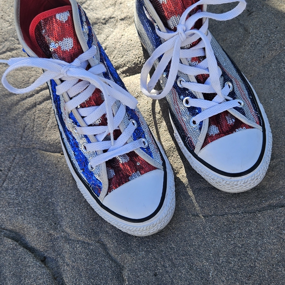 High top Converse. Like new. Sequins Design